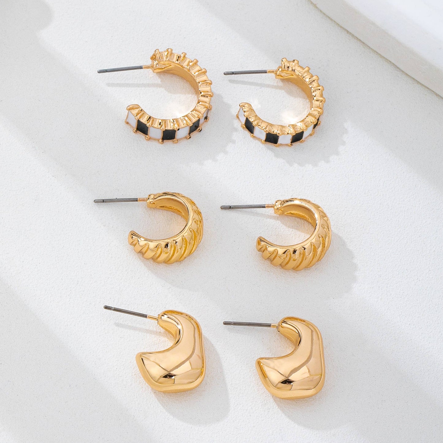 Checkered And Textured Hoop Earrings- Gold