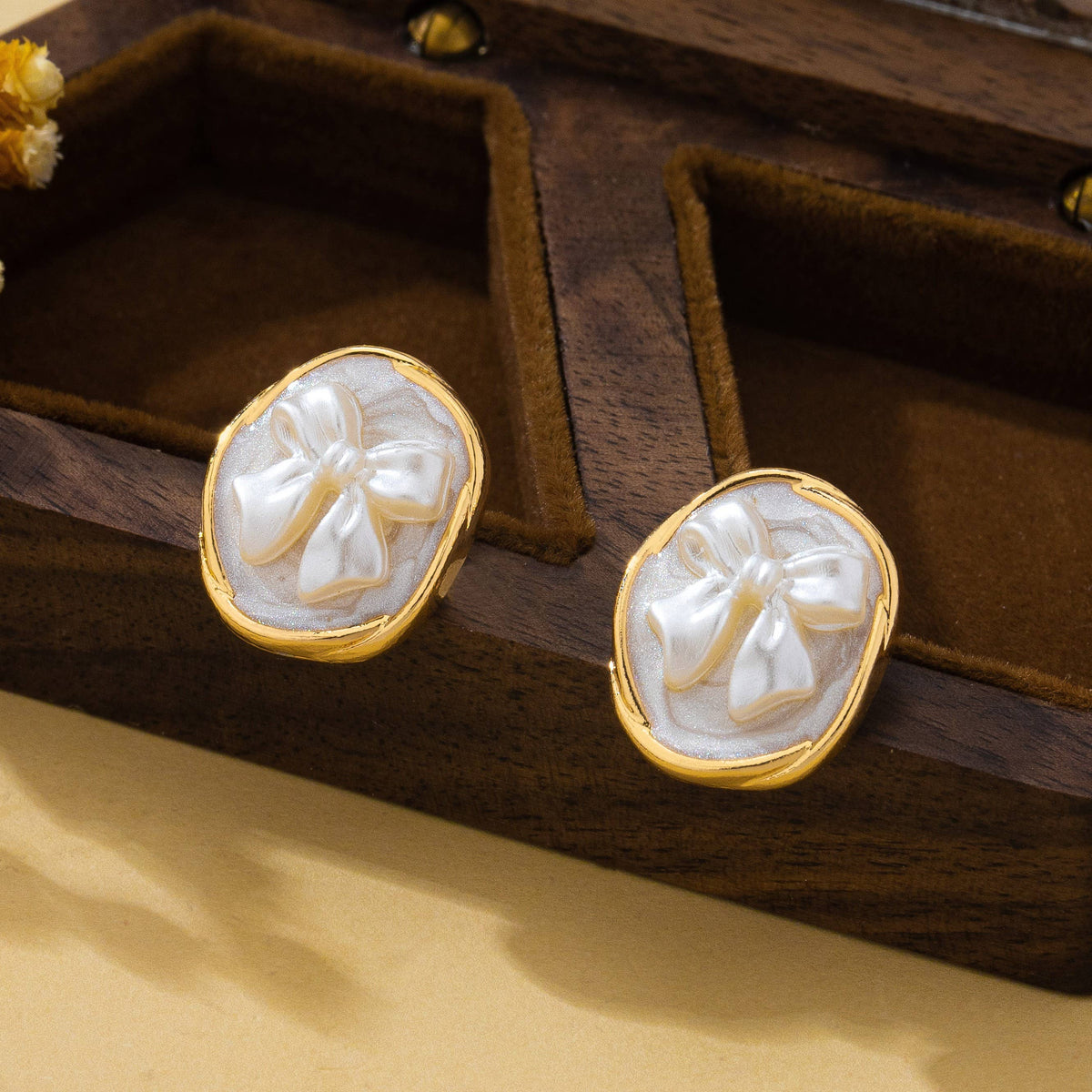 Bow Pendant Earring