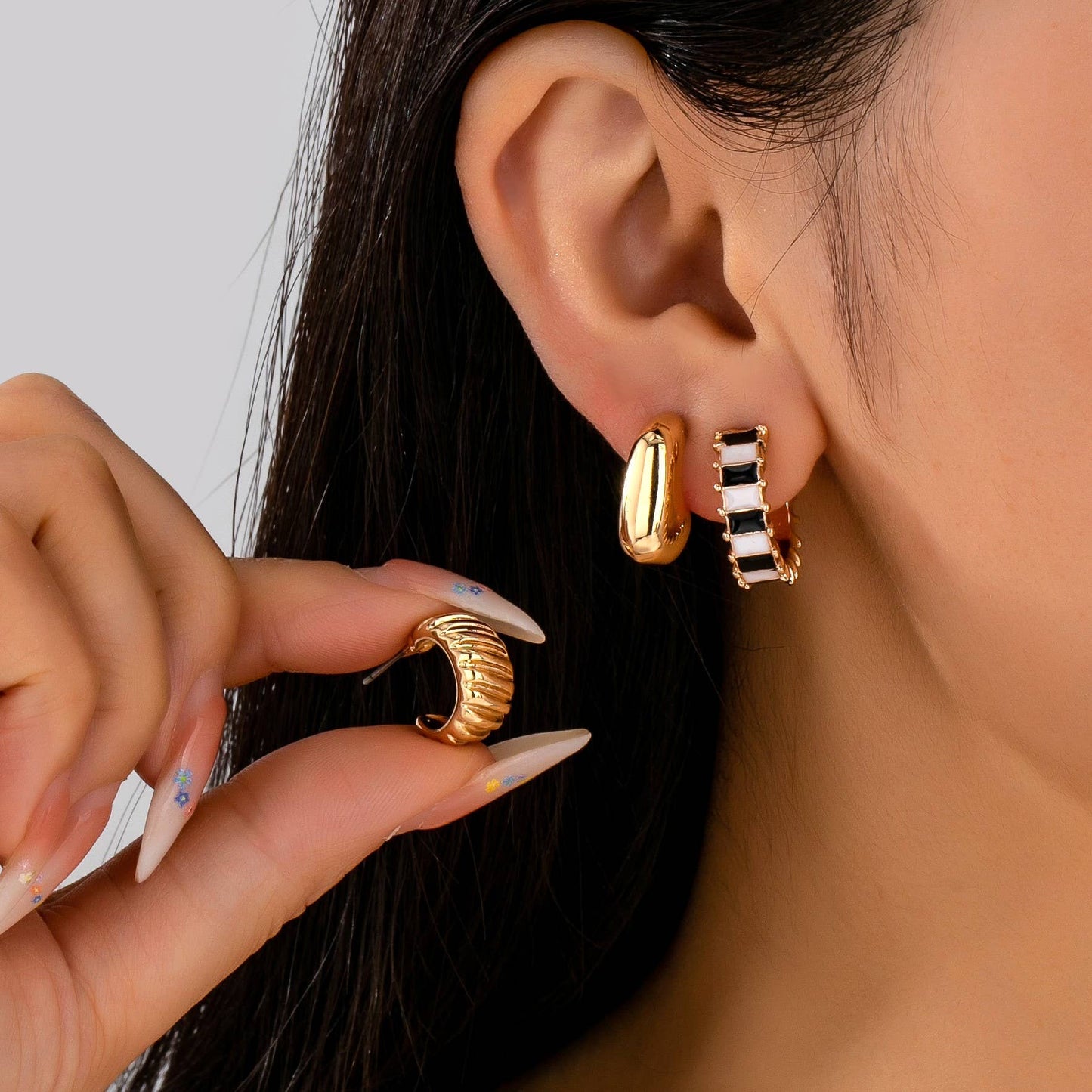 Checkered And Textured Hoop Earrings- Gold