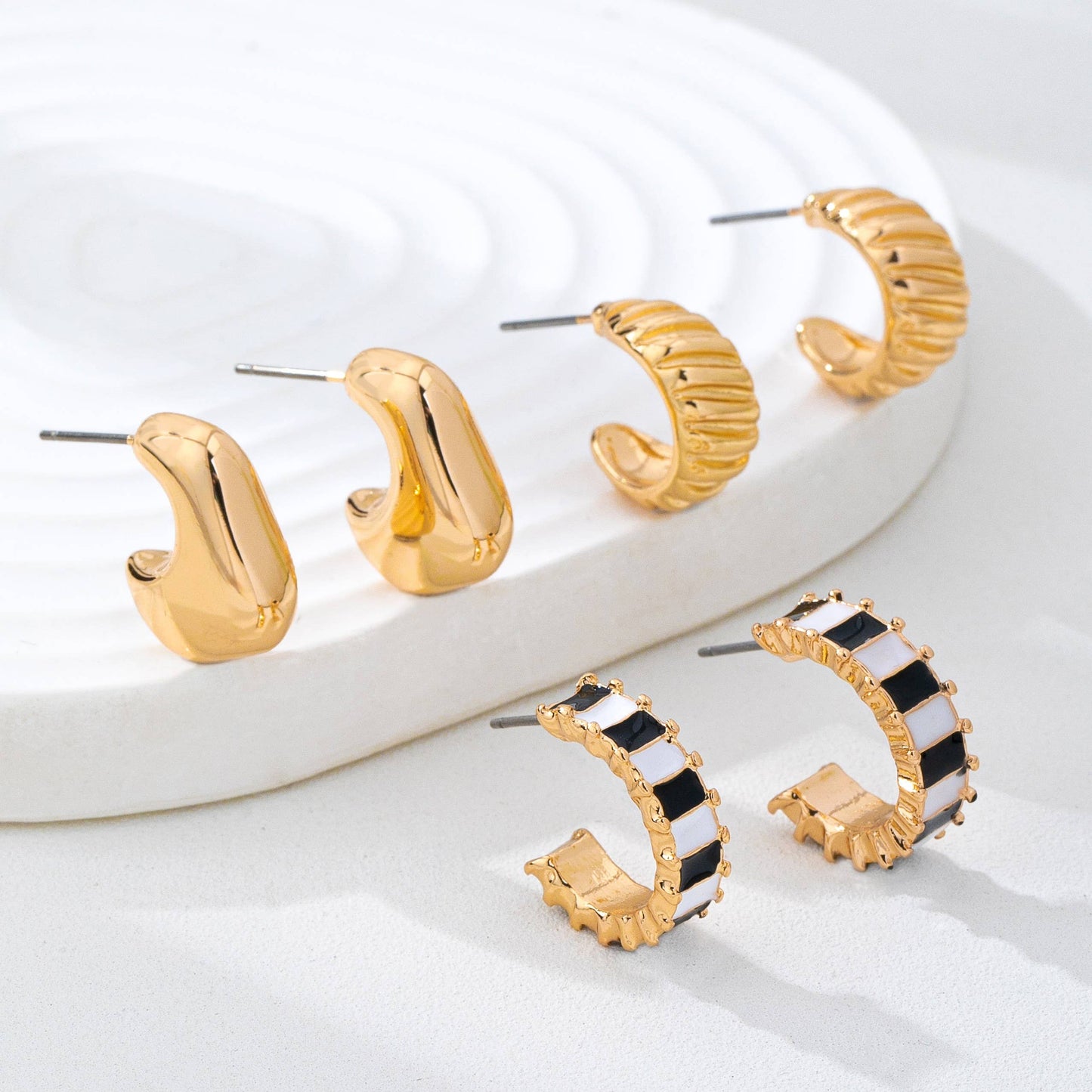 Checkered And Textured Hoop Earrings- Gold