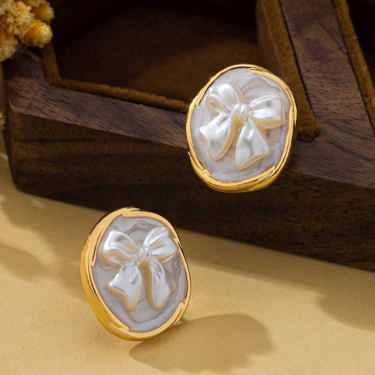 Bow Pendant Earring